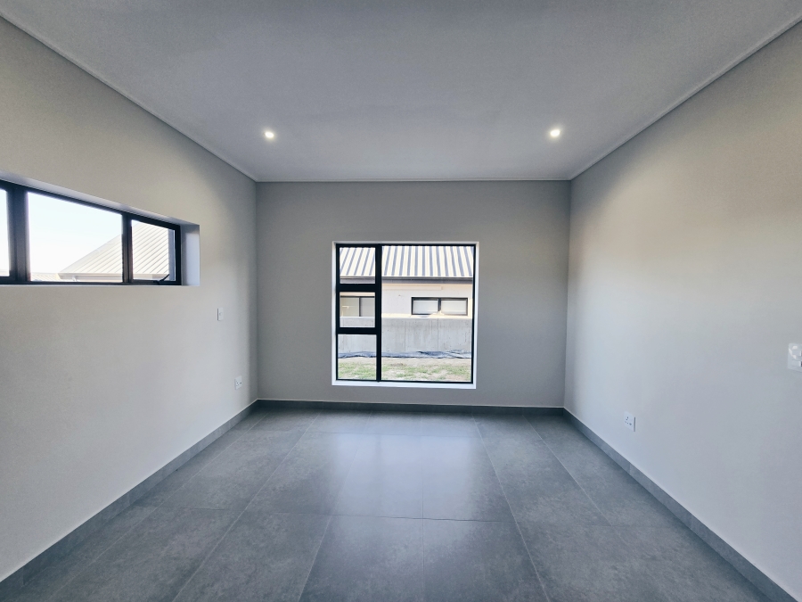 5 Bedroom Property for Sale in Outeniquasbosch Western Cape